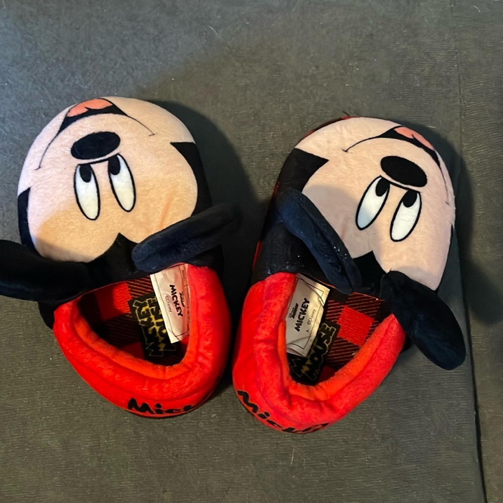 Like new Mickey slippers